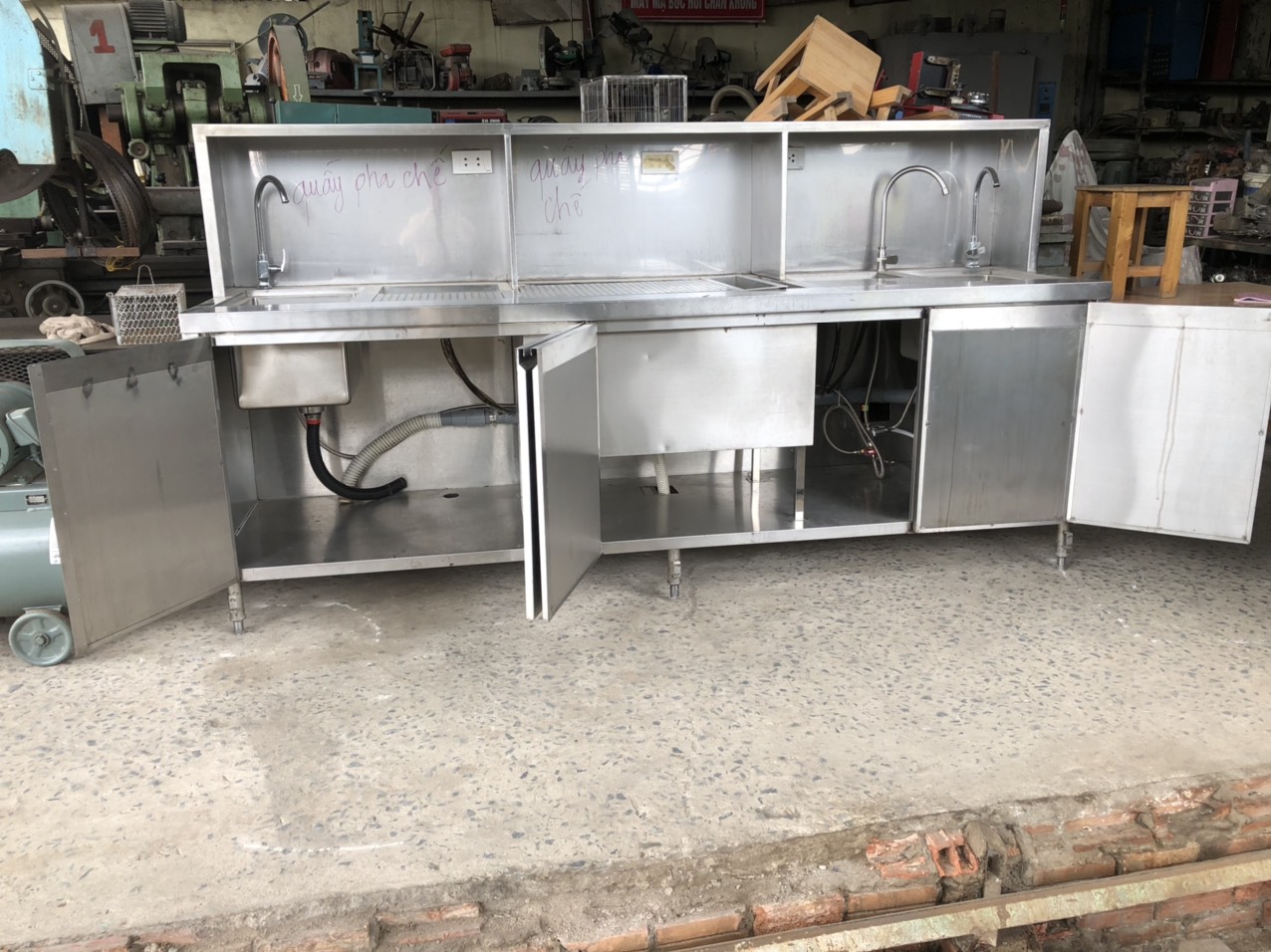 Quầy pha chế hàng đặt Mới 99 % dài 2,5m