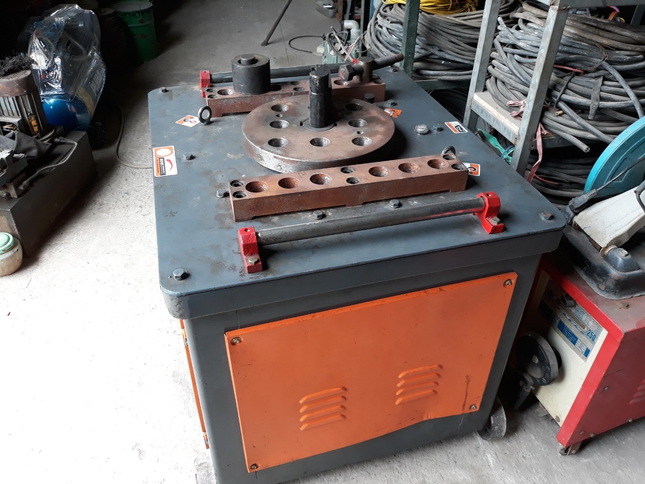 máy uốn sắt mới 100% ( ban giá thanh lý )