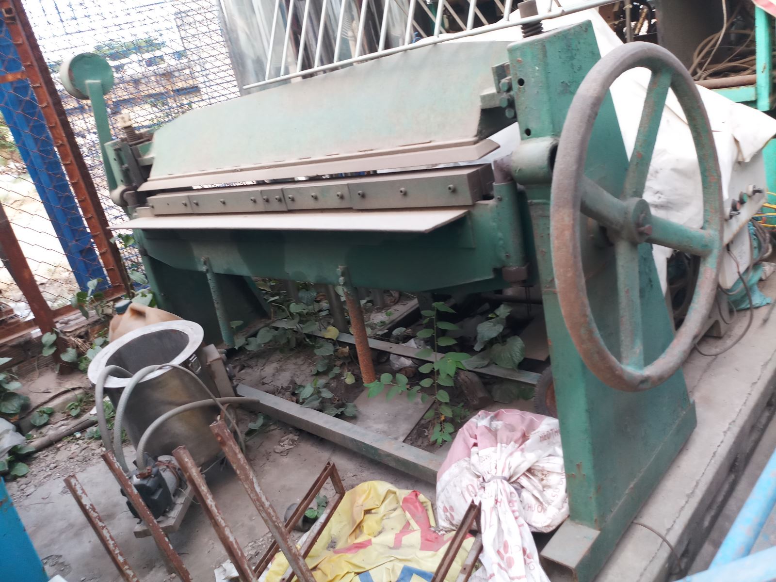bàn lật tôn hay gọi là bàn bẻ 