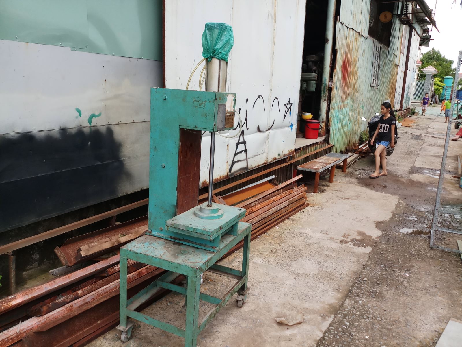bàn ép hơi 