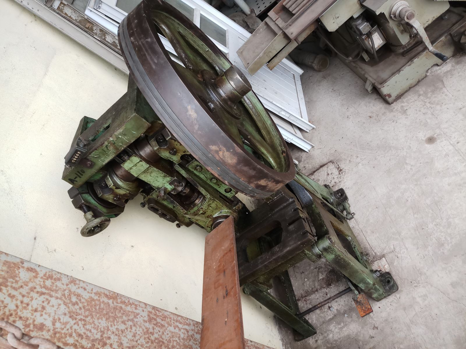 MÁY DẬP CƠ NHẬT 