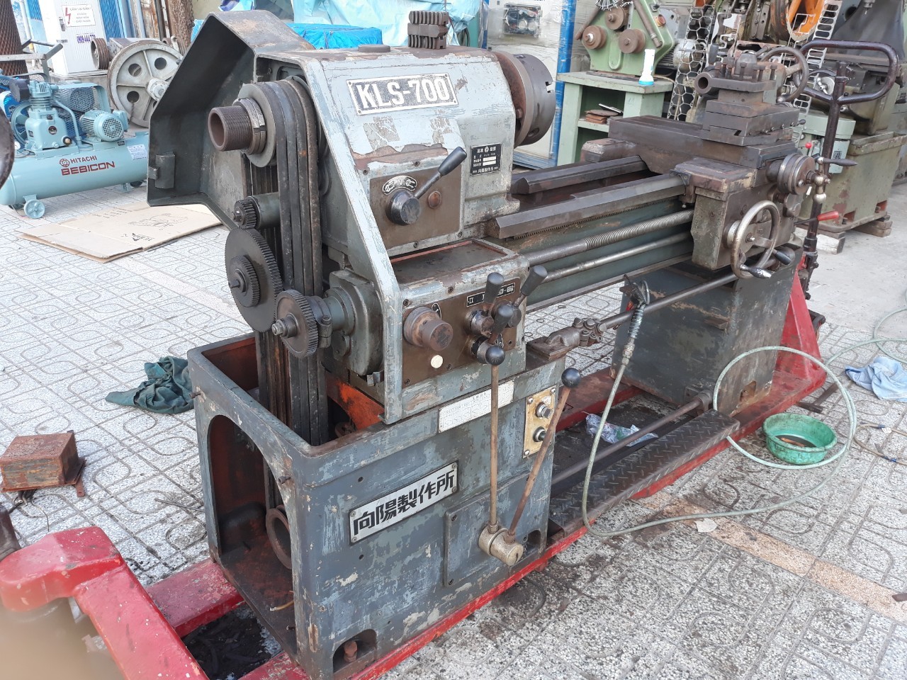 Máy tiện nhật chống tâm