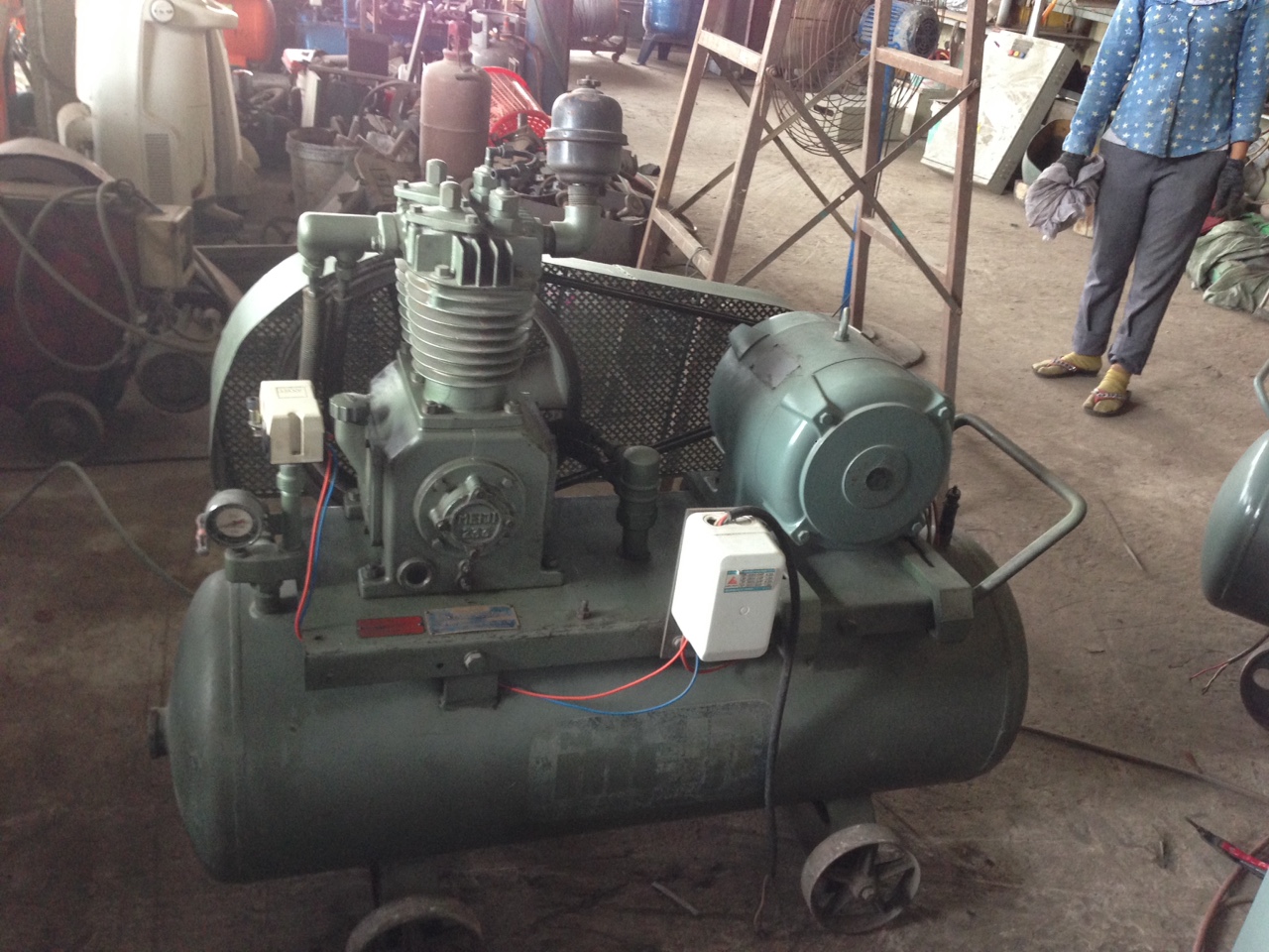 Máy bơm hitachi 3-5-7,5 hp giá 10-16-19 tr