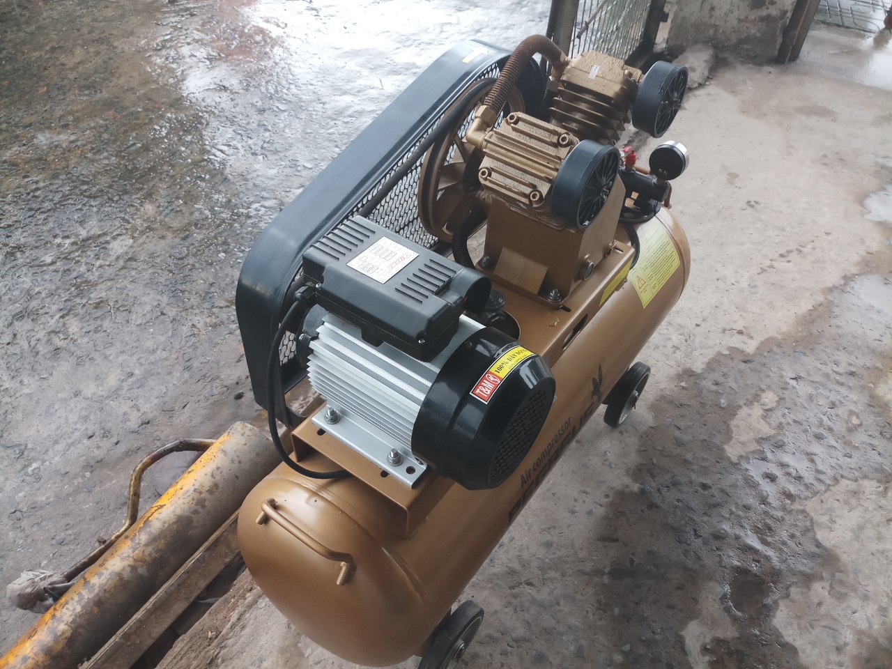Máy nén khí công xuất 2hp điện 220V