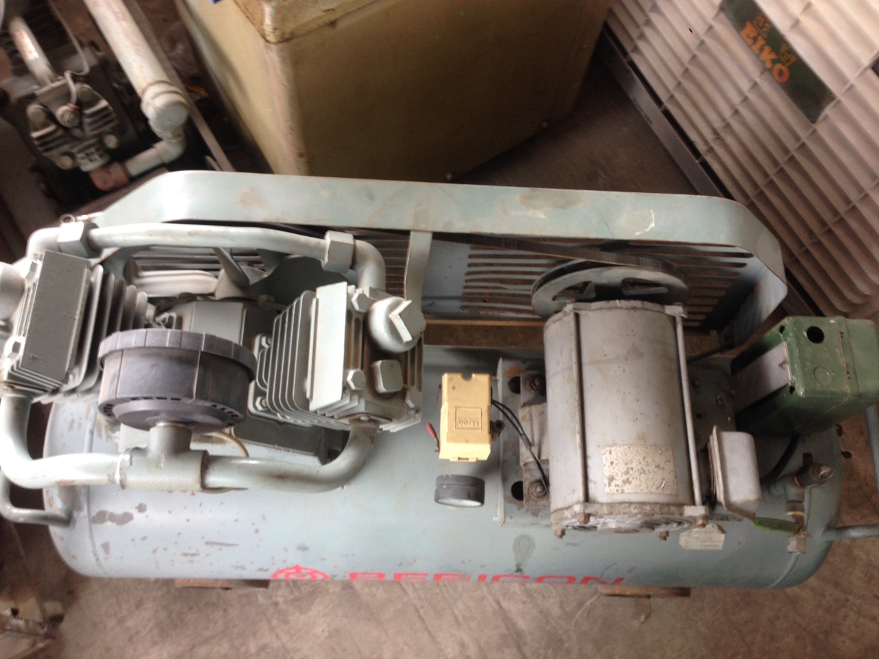 Máy nén khí Hitachi 3pha 3hp giá 9tr500