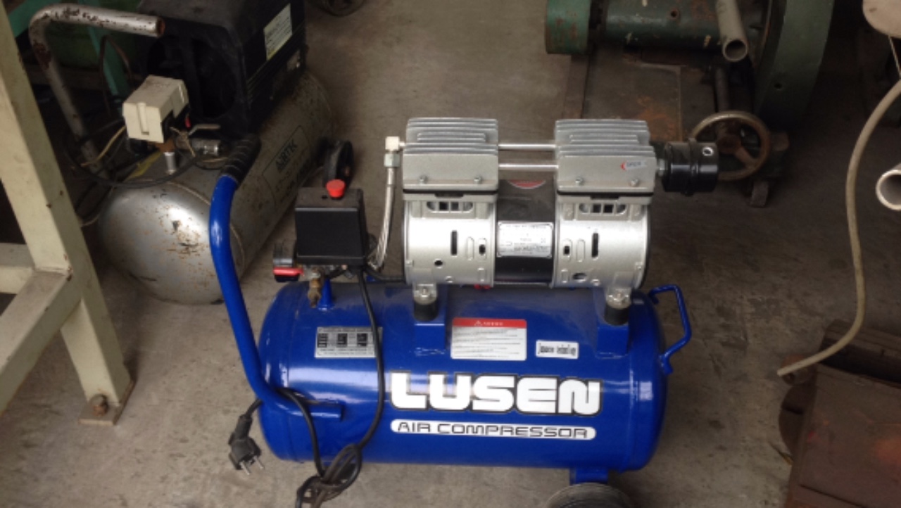 Lusen mới 100% máy khô, giá 2tr300(bảo hành 3 tháng)