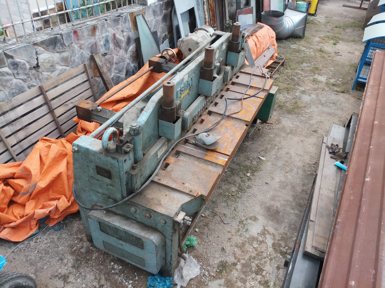 Máy chặt sắt của nhật zin khổ 2m chặt 4ly điện 380V