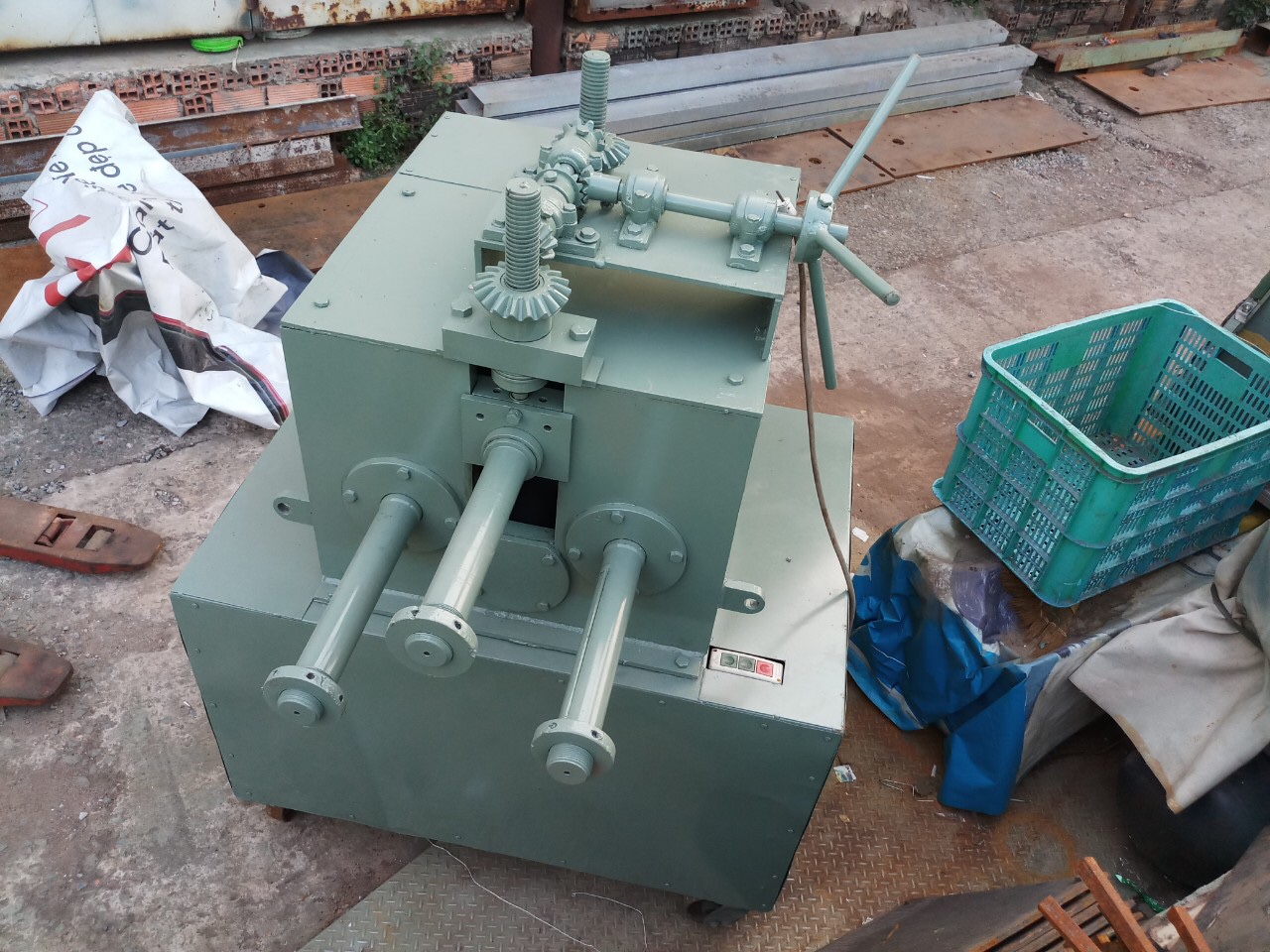 Máy uốn ống 3 trục uốn tới ống phi 90