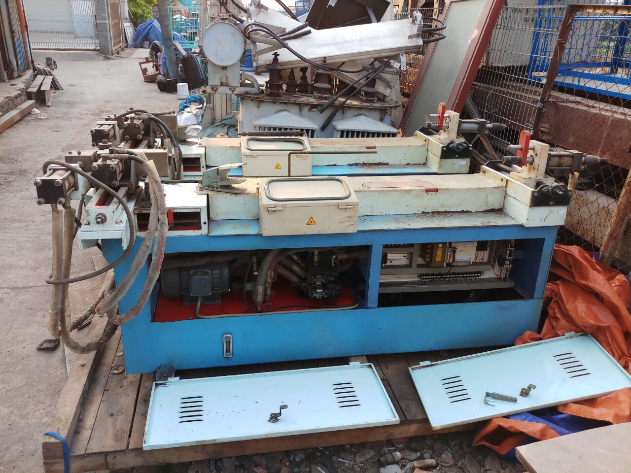 Máy uốn ống CNC có nòng của taiwan máy mới 95%