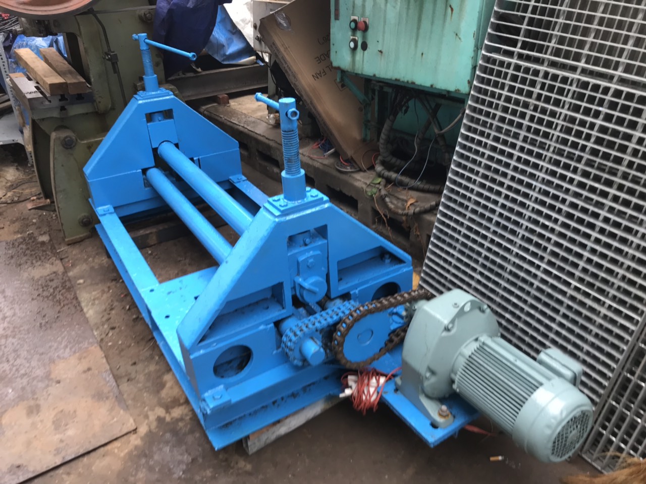Máy cuốn tôn 3 trục Sài điện 22V